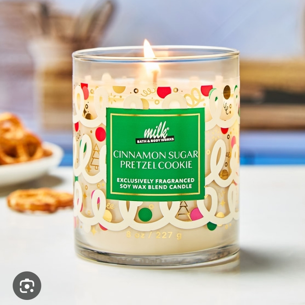 Bath & Body Works  Cinnamon Pretzel Cookie Candle Single Wick